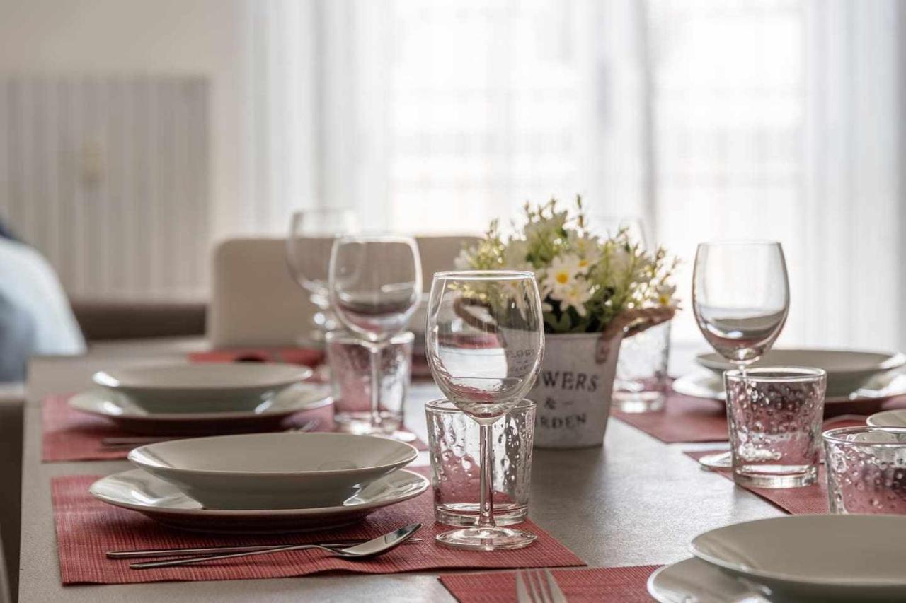 Milano City Apartments - Parking And Comfort - Spacious Apt Up To 8 Pax Exterior foto