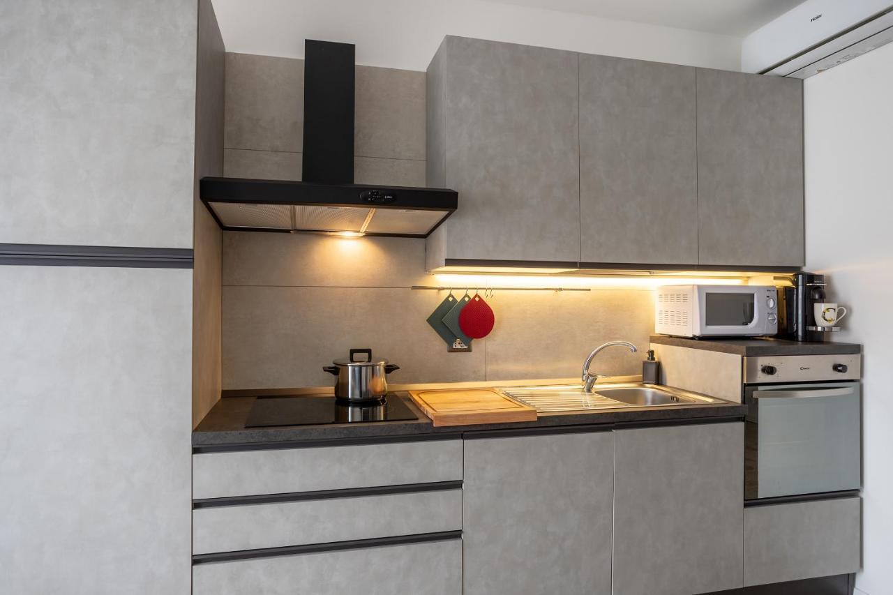 Milano City Apartments - Parking And Comfort - Spacious Apt Up To 8 Pax Exterior foto